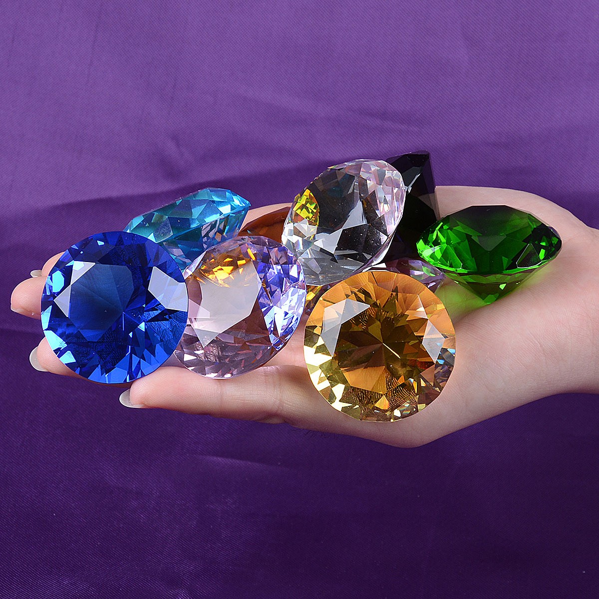 Paper Weight Crystal - 1 قطعة كريستال الماس على شكل